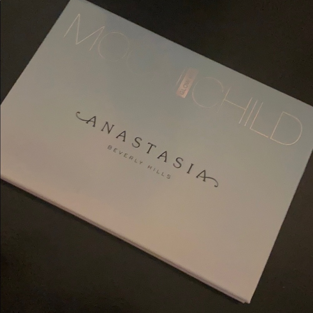 Anasitasia Beverly Hills Moon Child Glow kit